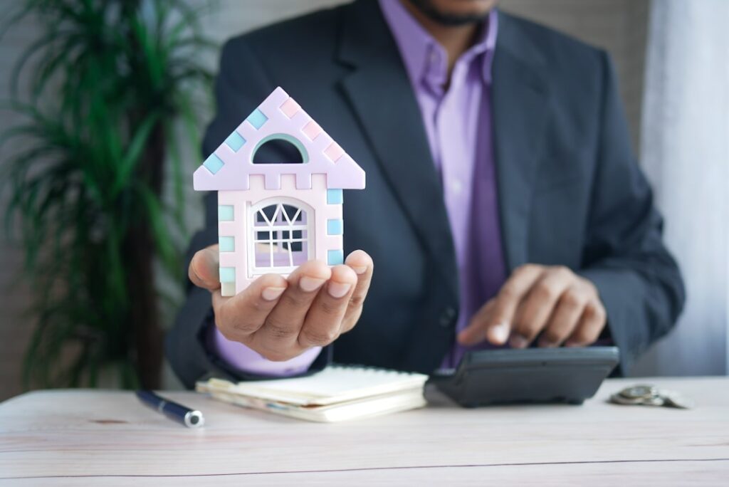 Comment choisir un courtier en prêt immobilier : critères cachés que les banques ne disent pas