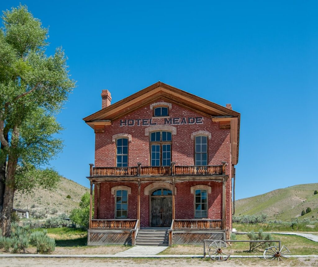 Vendre une maison meublée : fiscalité, LMNP et stratégies