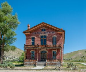 Vendre une maison meublée : fiscalité, LMNP et stratégies